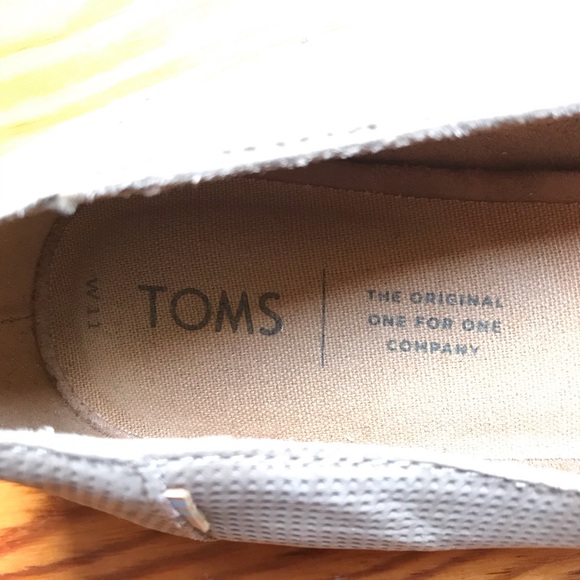 Toms Beige Pointed Toe Suede Flats, EUC, 11 - Picture 3 of 11